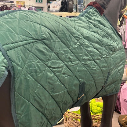 Luxurious fleece stable rug