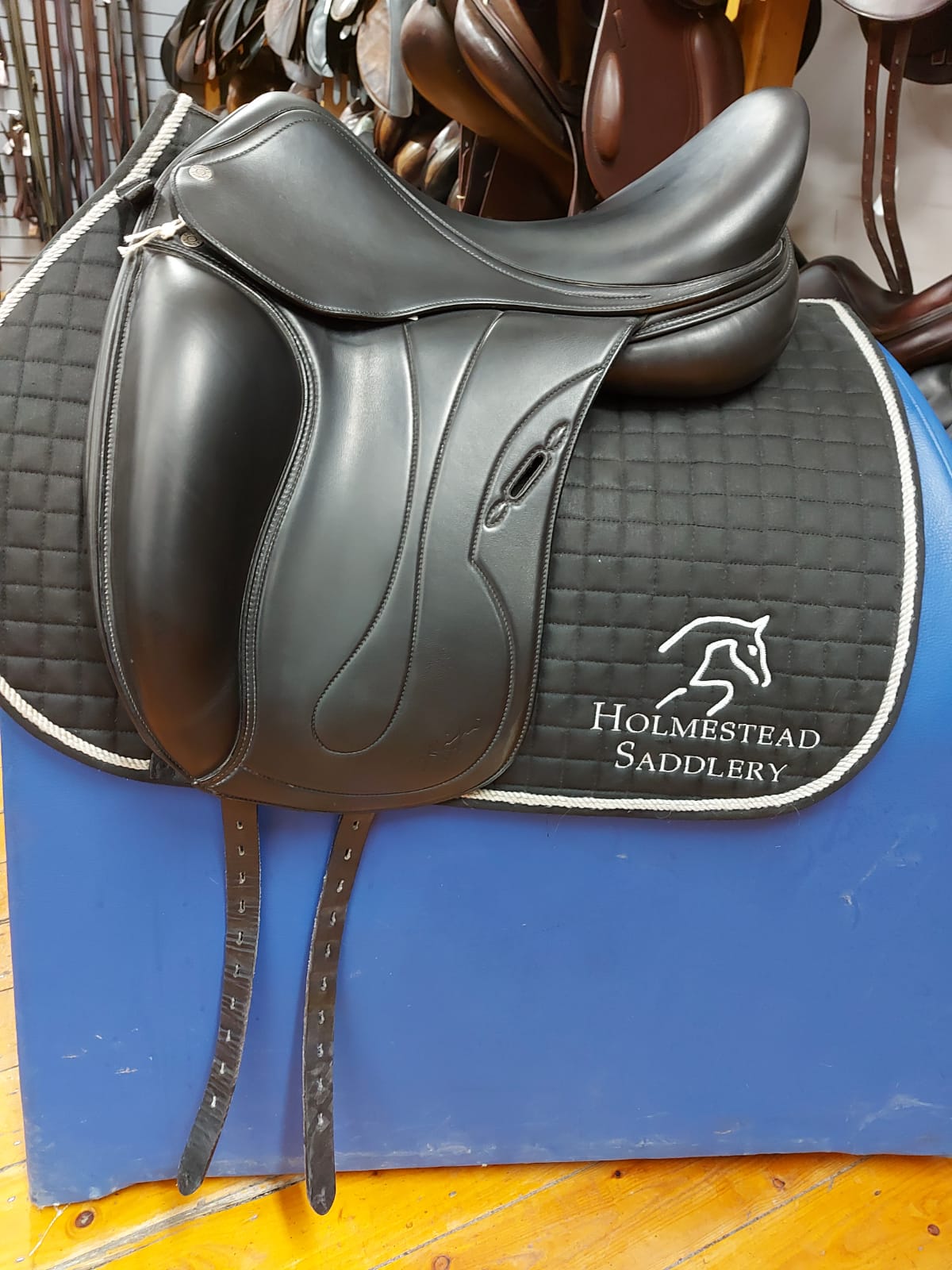 dressage saddle equipe oracle 17.5″ $ 3806.81